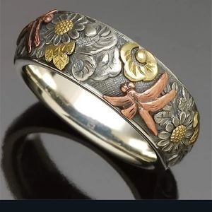 dragonfly and flowers ring. NEW Sz 9,10, And 11